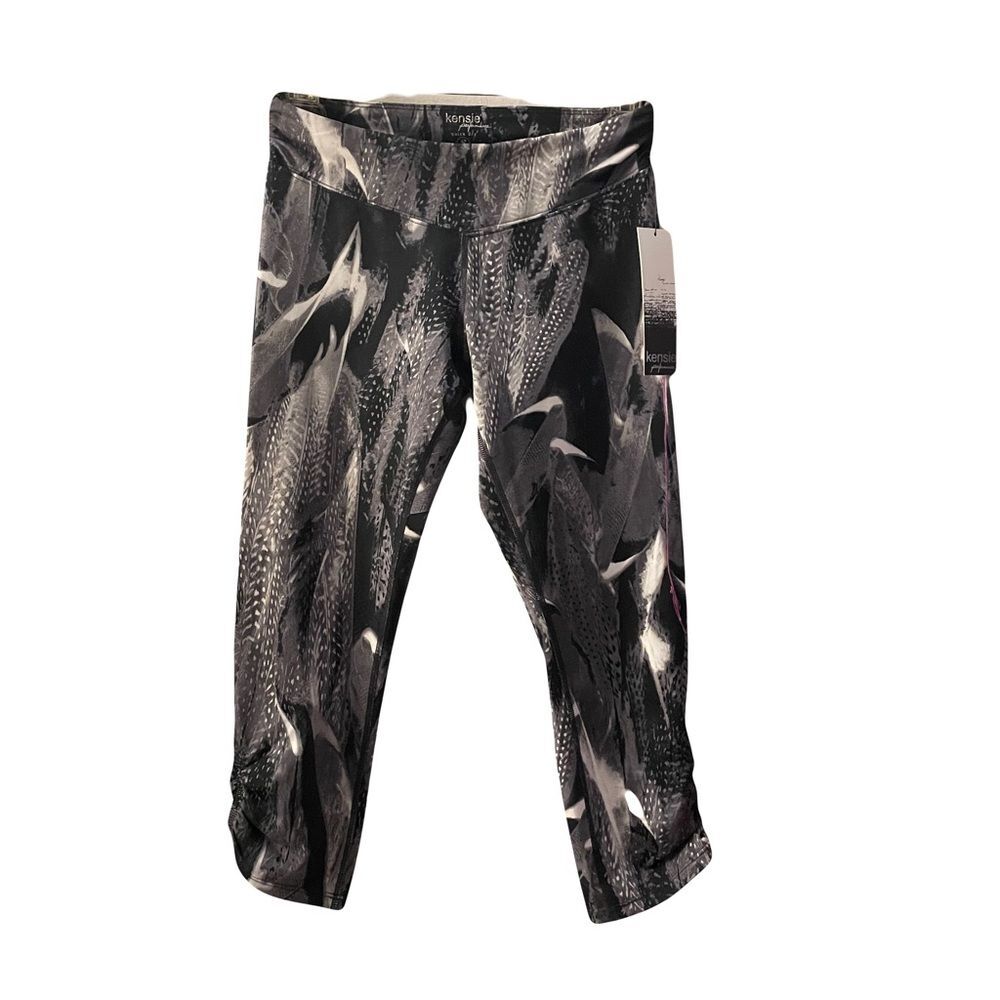 Kensie Small Quick dry Cropped Leggings Black and White feather pattern